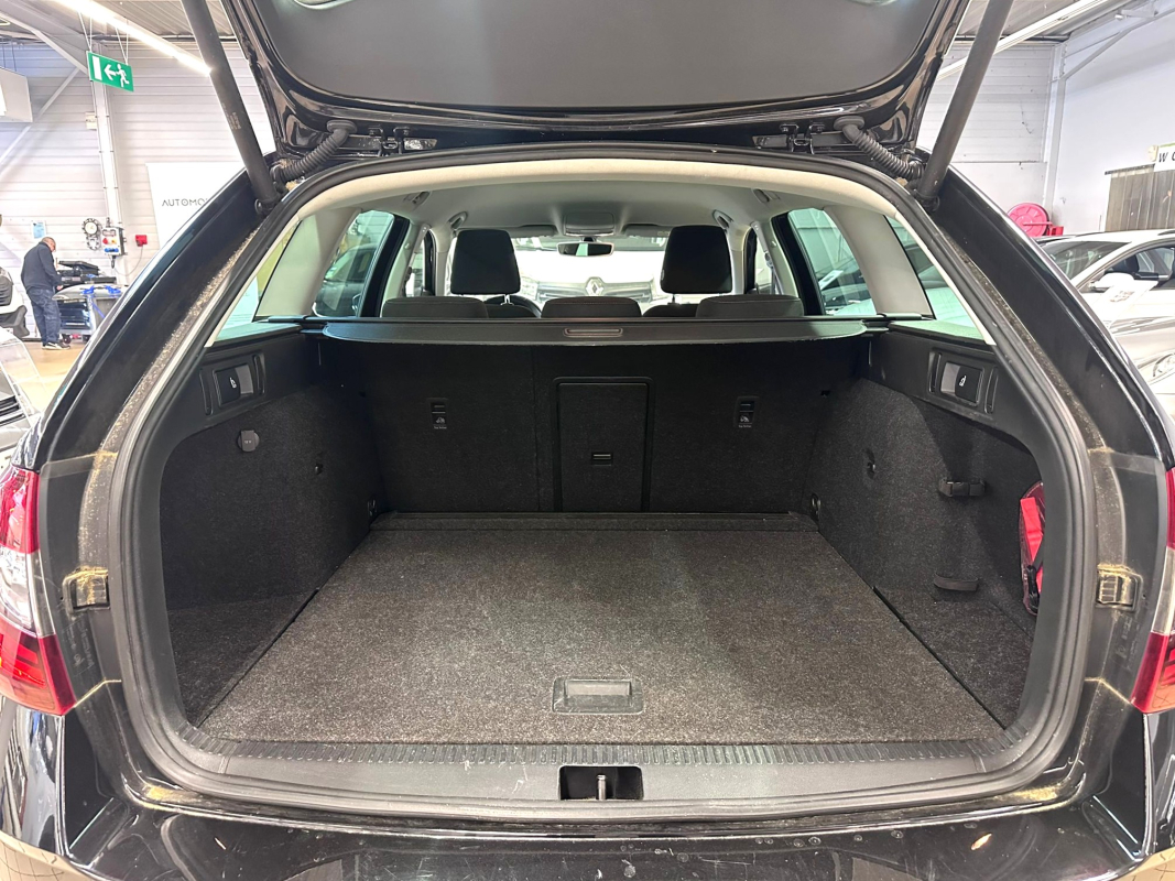 Skoda Octavia Combi — 20