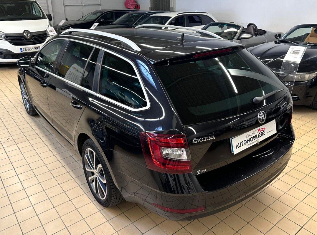 Skoda Octavia Combi — 12