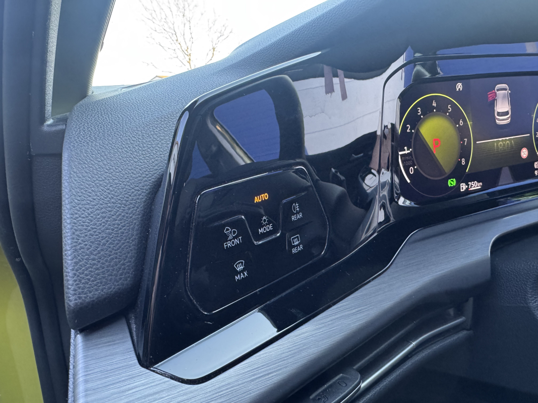 Volkswagen GOLF VIII — 13