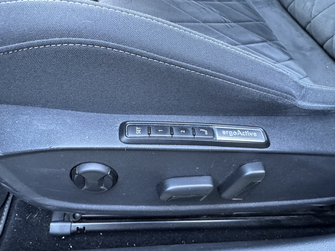 Volkswagen GOLF VIII — 12