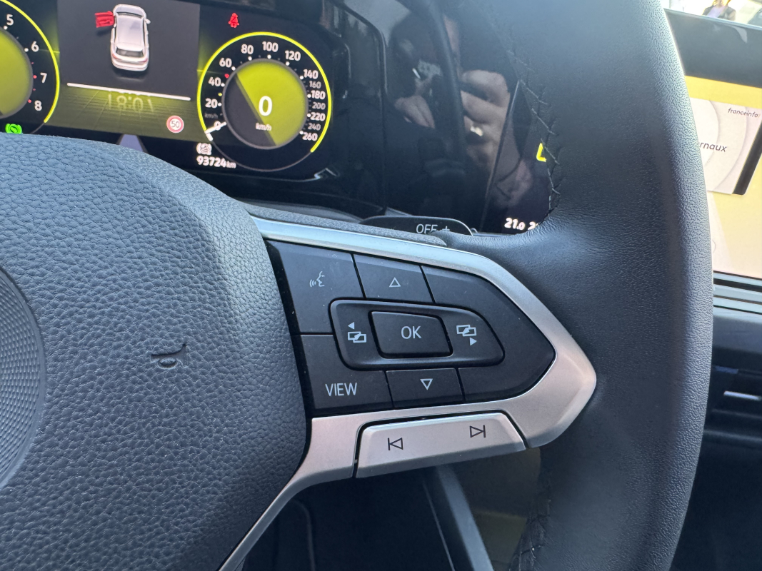 Volkswagen GOLF VIII — 17