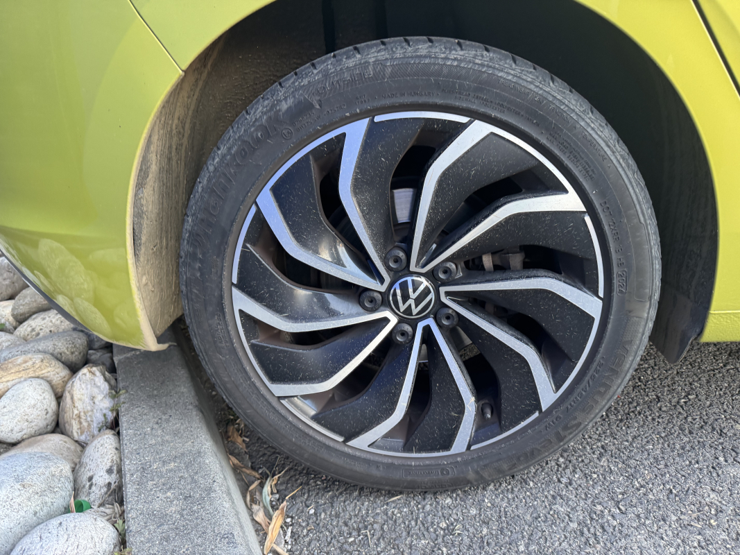 Volkswagen GOLF VIII — 38