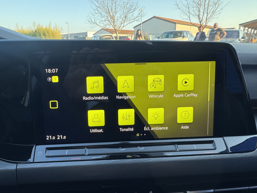 Volkswagen GOLF VIII — 28