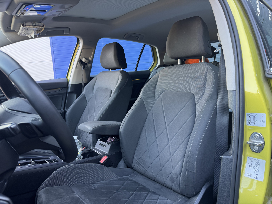 Volkswagen GOLF VIII — 10