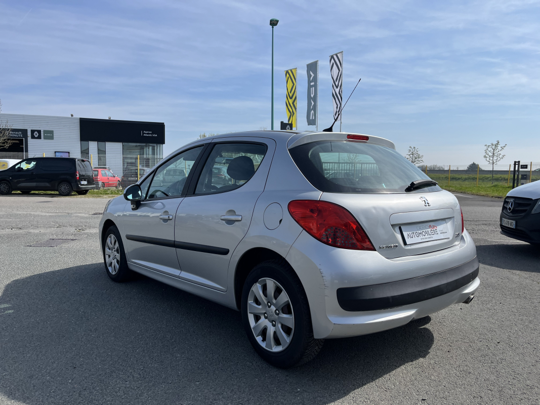 Peugeot 207 — 8