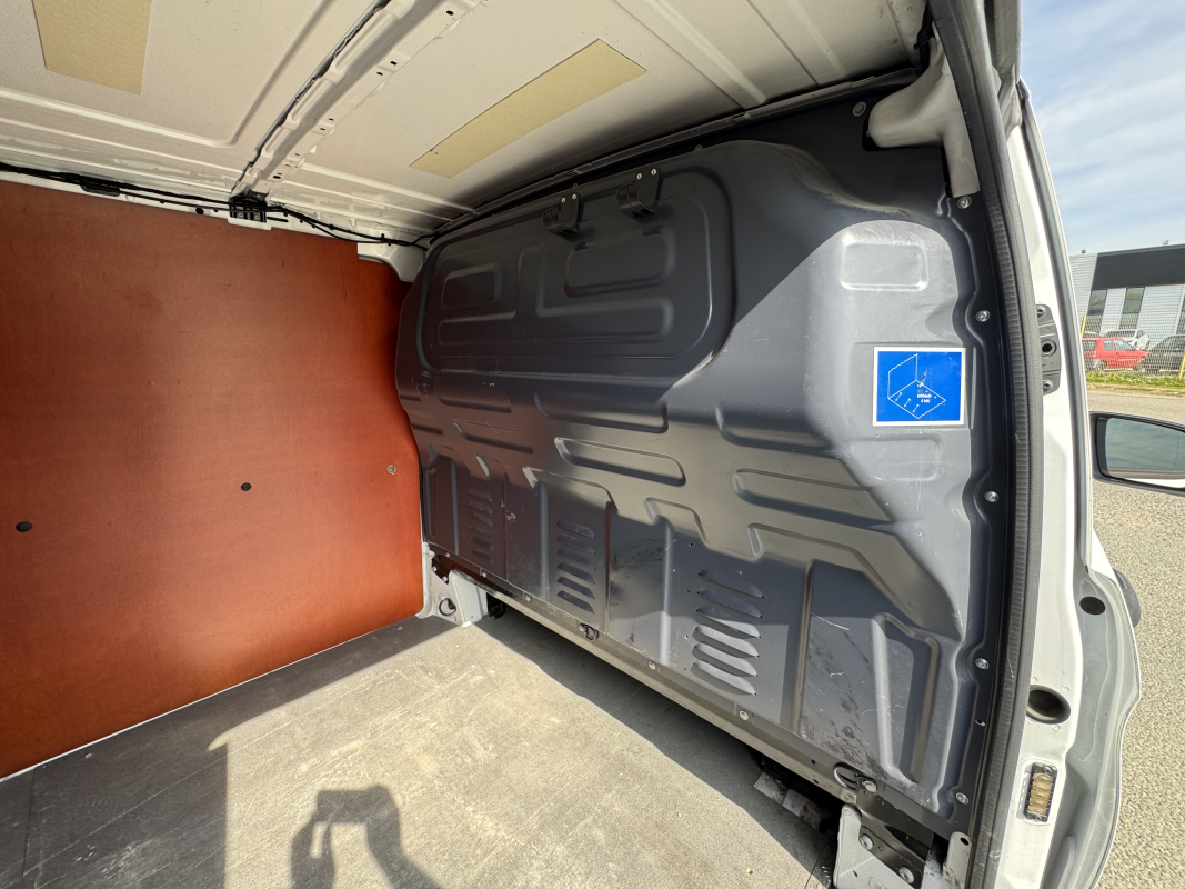 Mercedes Vito — 18