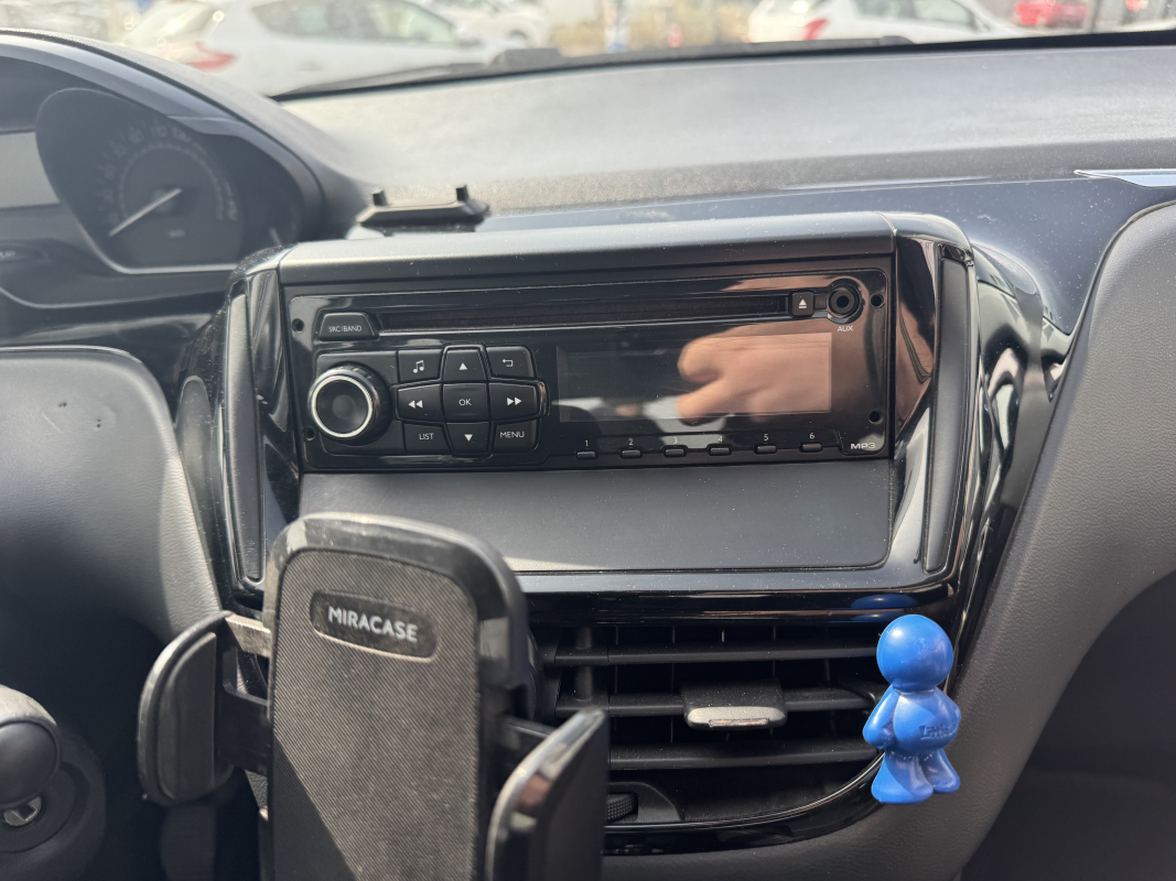 Peugeot 208 — 18