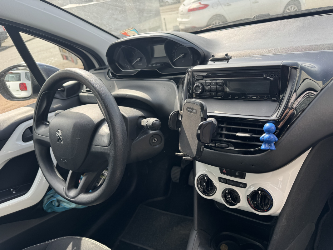 Peugeot 208 — 11