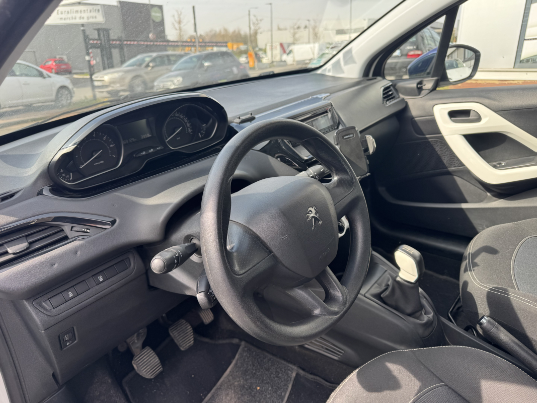 Peugeot 208 — 15