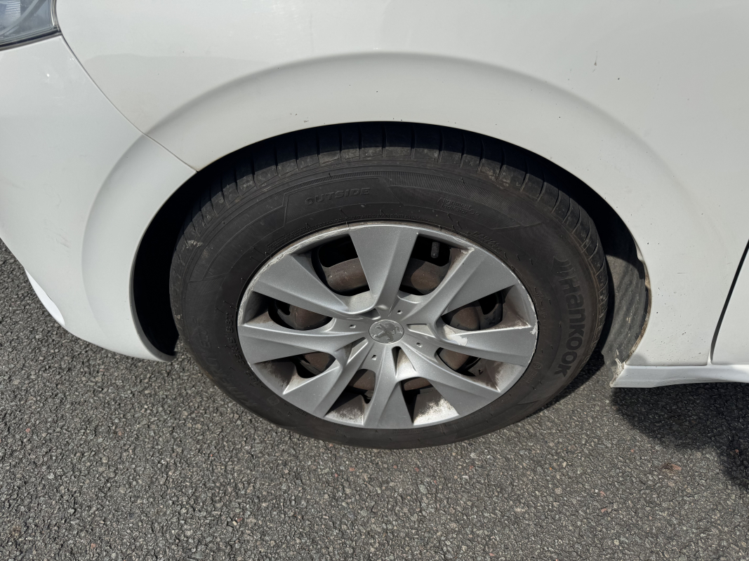 Peugeot 208 — 23