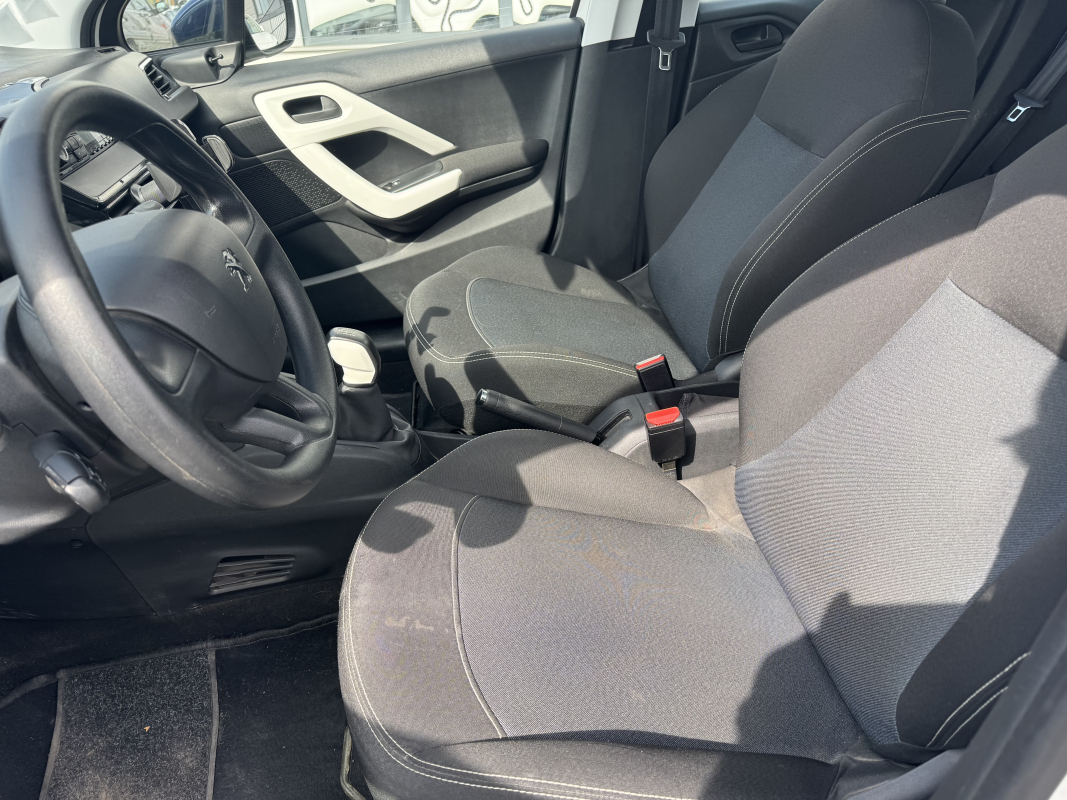 Peugeot 208 — 14