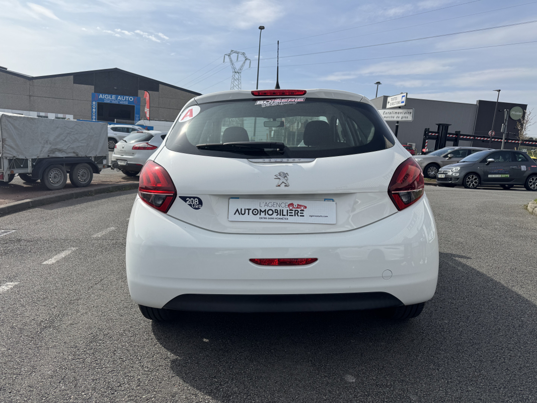 Peugeot 208 — 7