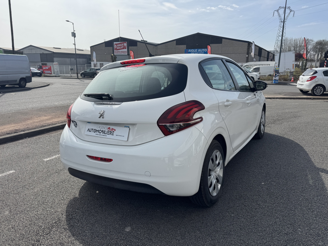Peugeot 208 — 5