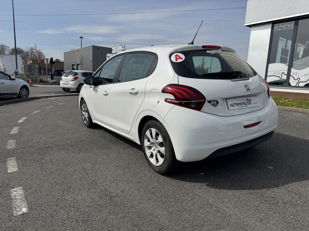 Peugeot 208 — 3