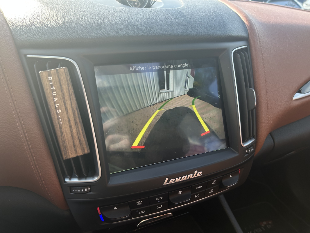 Maserati Levante — 19