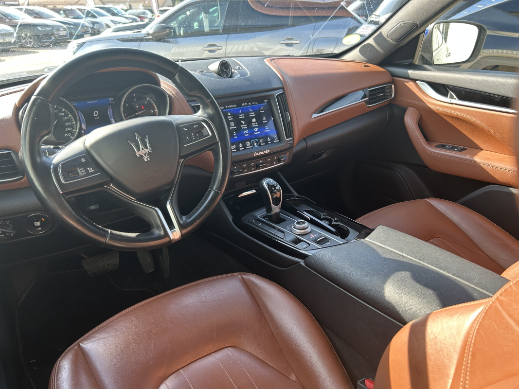 Maserati Levante — 11