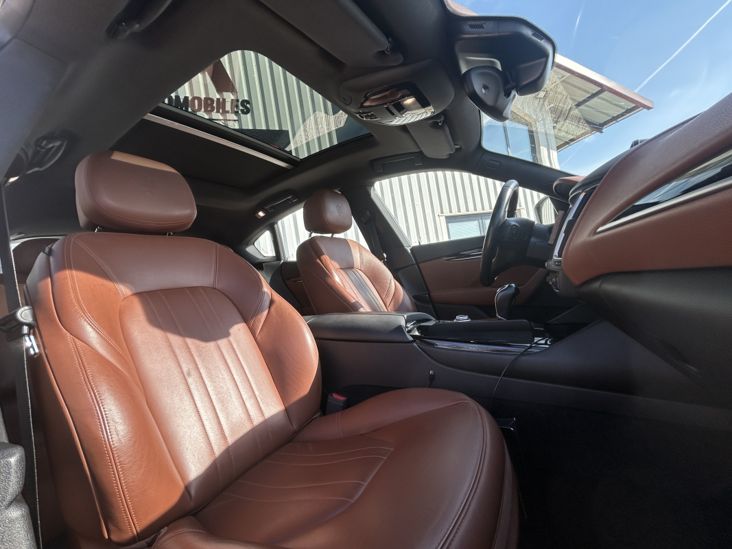 Maserati Levante — 12