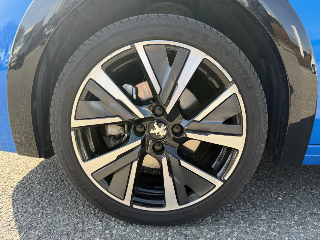 Peugeot 208 — 15