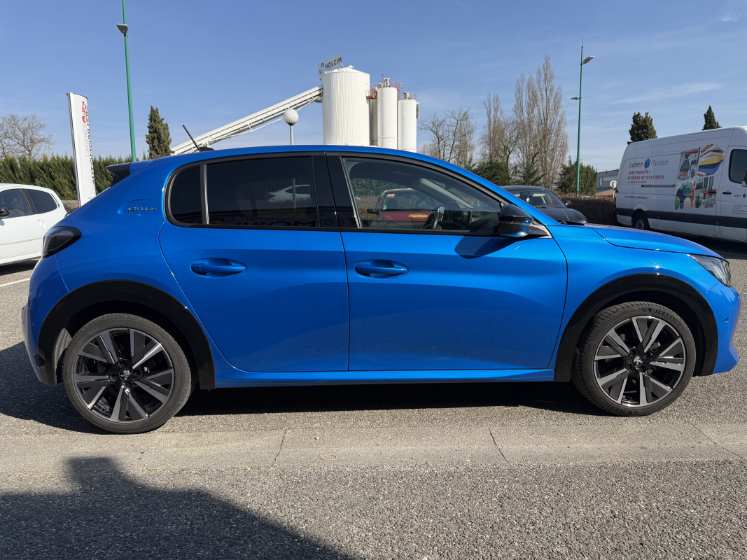 Peugeot 208 — 5