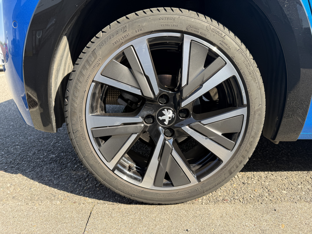Peugeot 208 — 18
