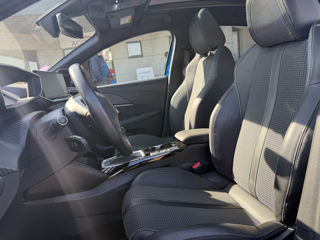 Peugeot 208 — 11