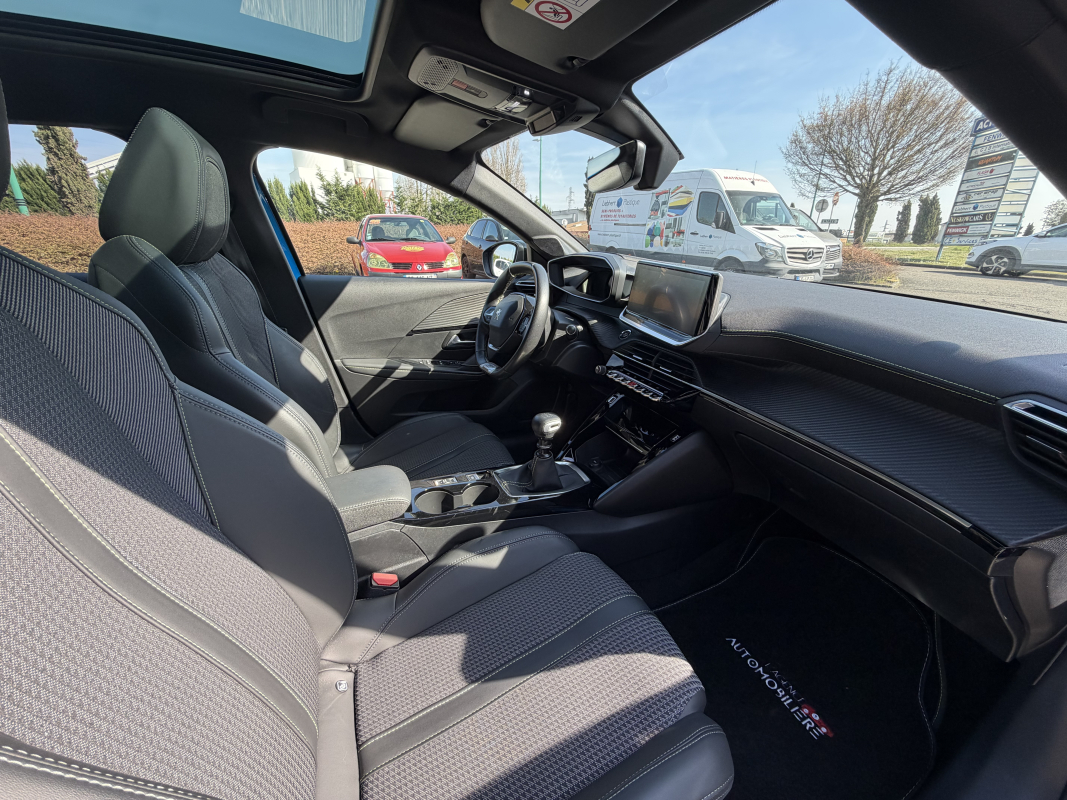 Peugeot 208 — 13