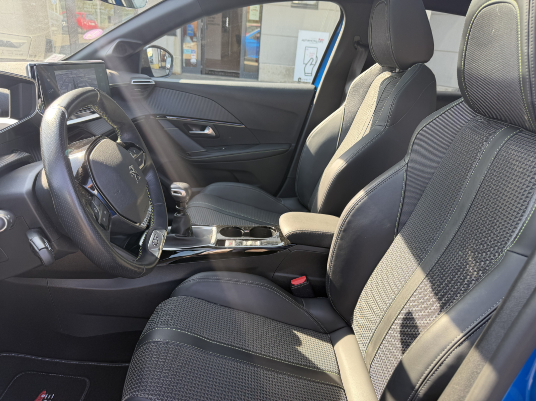 Peugeot 208 — 12