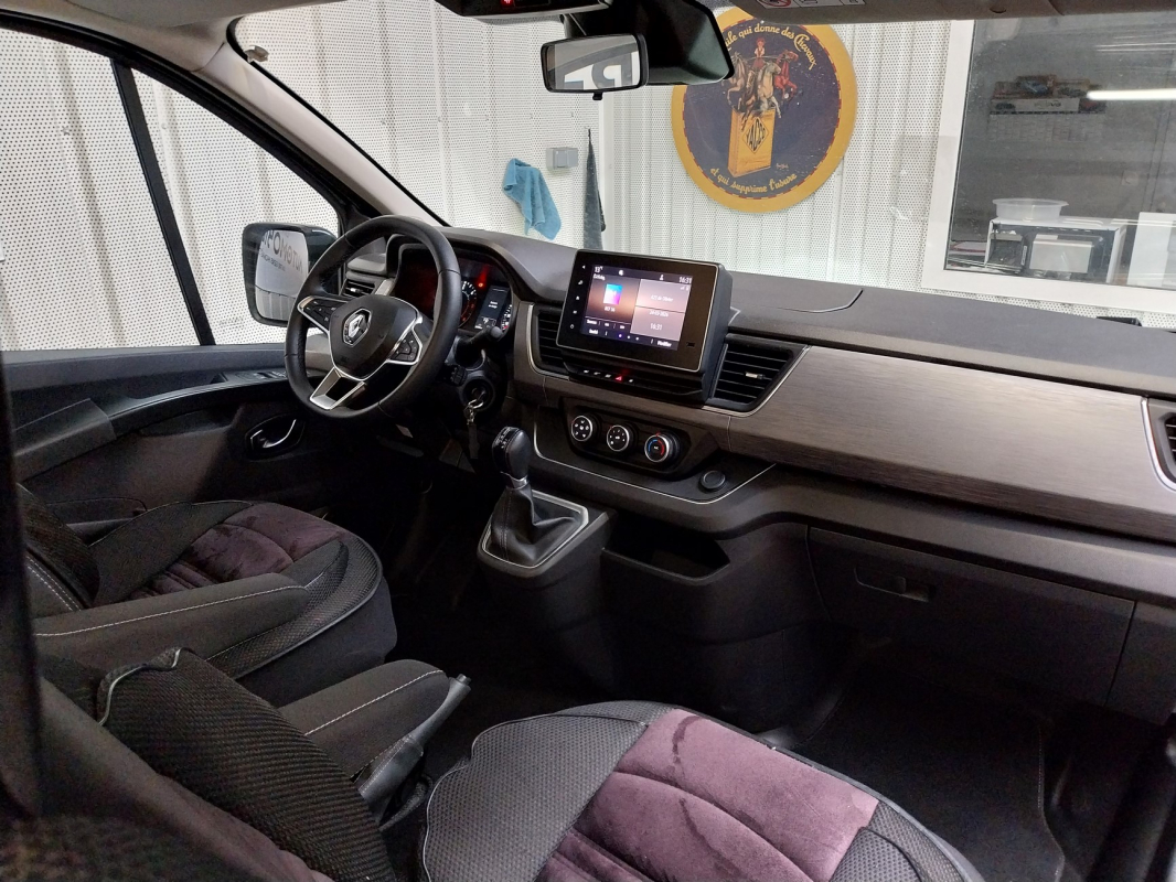 Renault Trafic — 10
