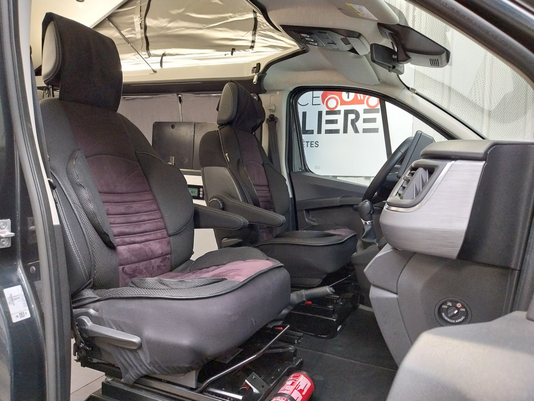 Renault Trafic — 12