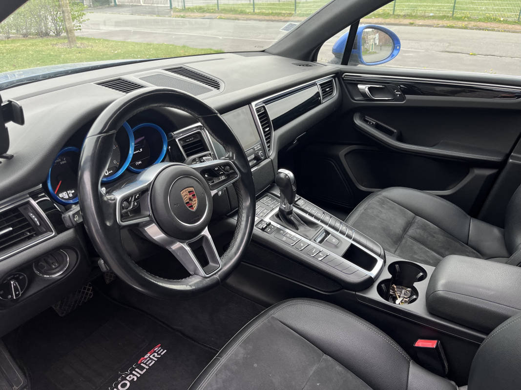 Porsche Macan — 12