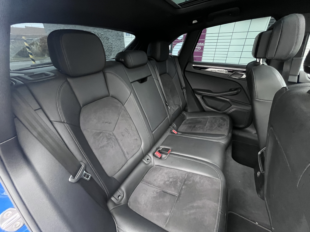 Porsche Macan — 32