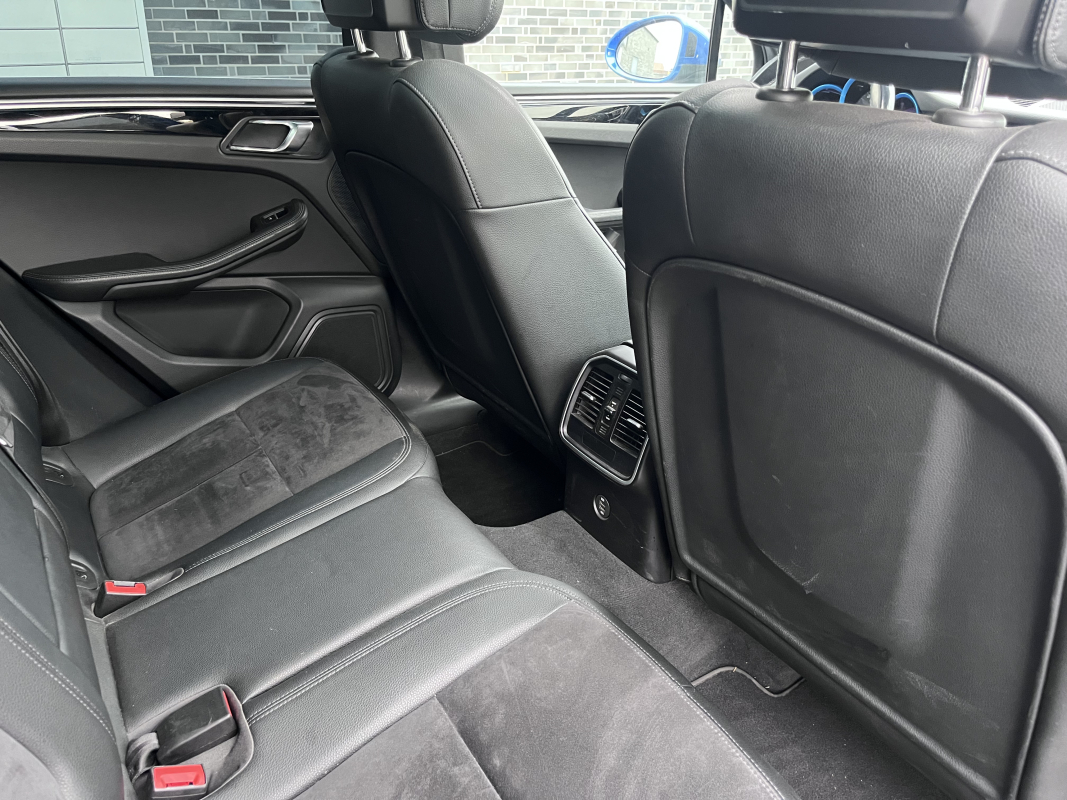 Porsche Macan — 33