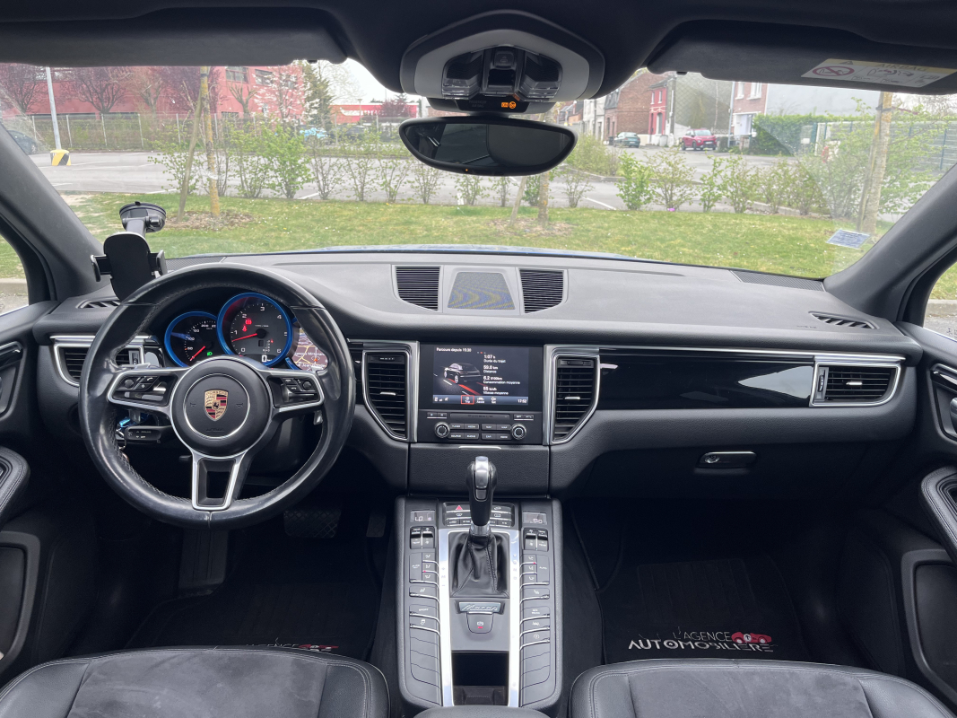 Porsche Macan — 18
