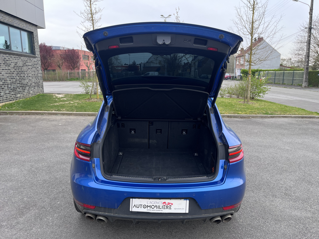 Porsche Macan — 36