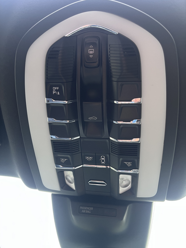 Porsche Macan — 27