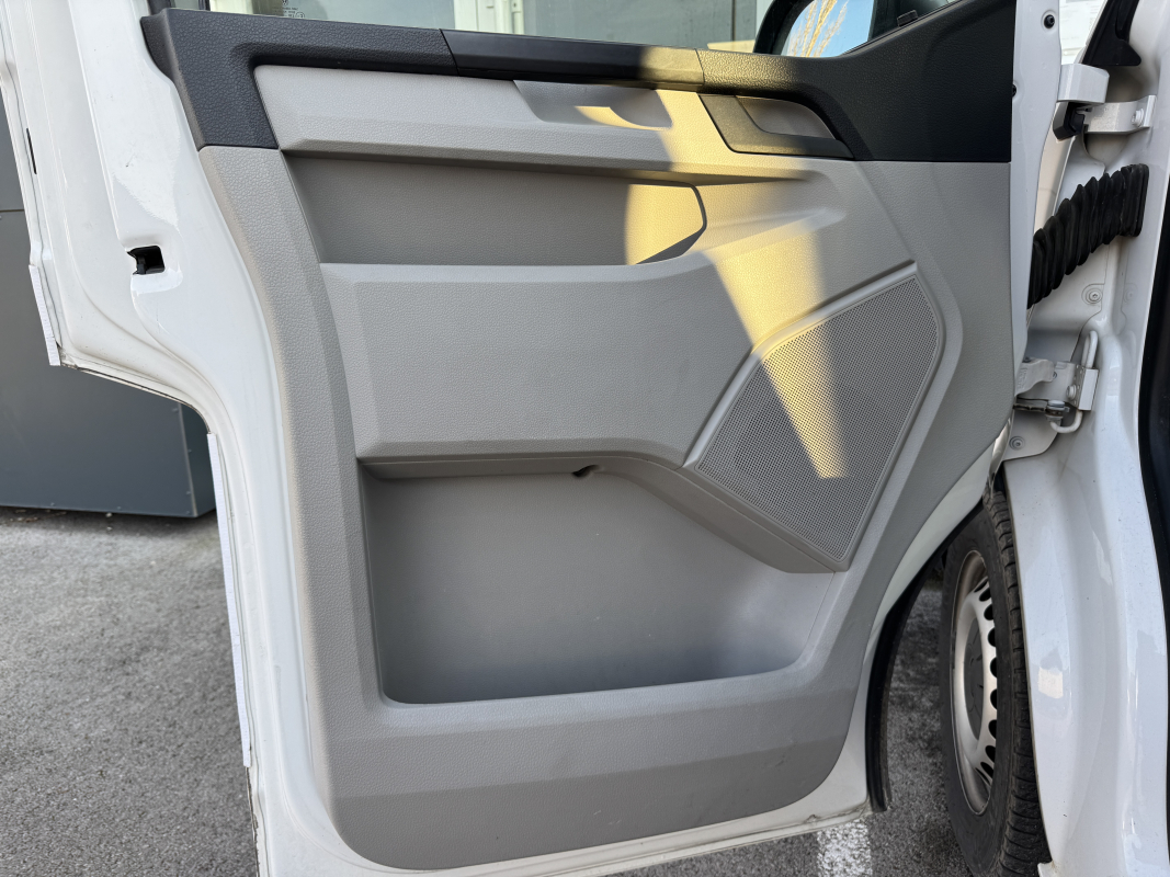 Volkswagen Transporter — 24