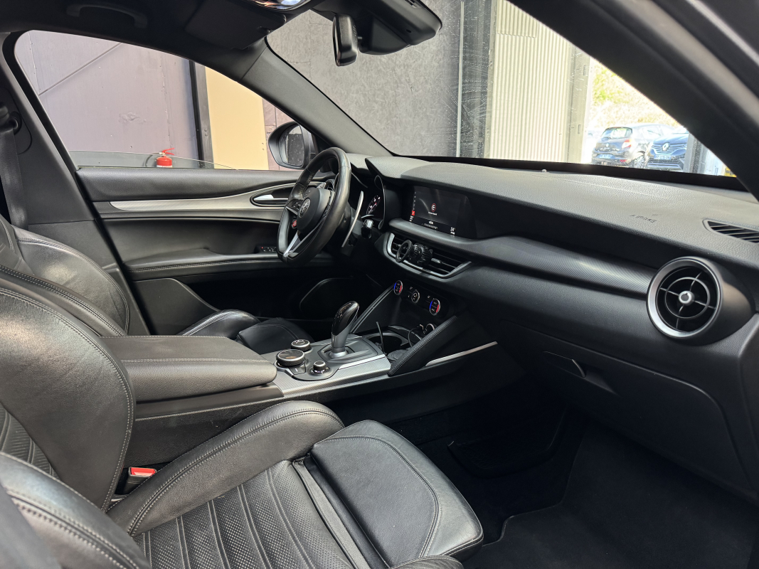 Alfa Romeo STELVIO — 9