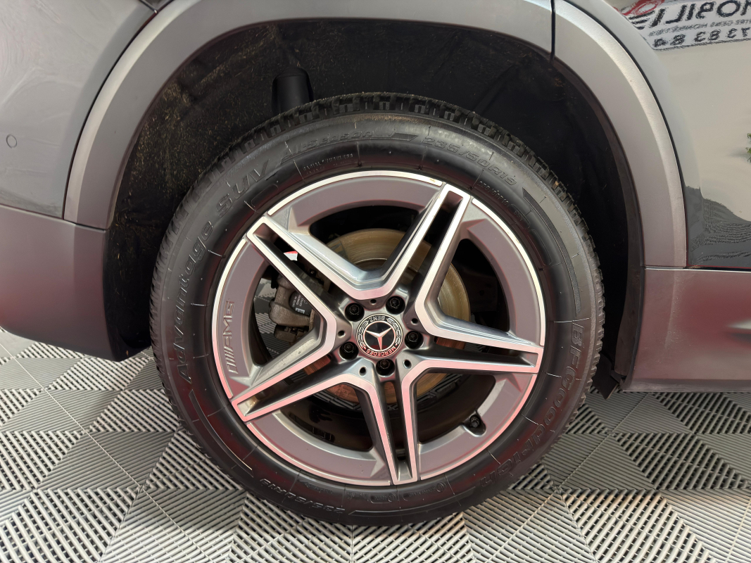 Mercedes GLB — 32