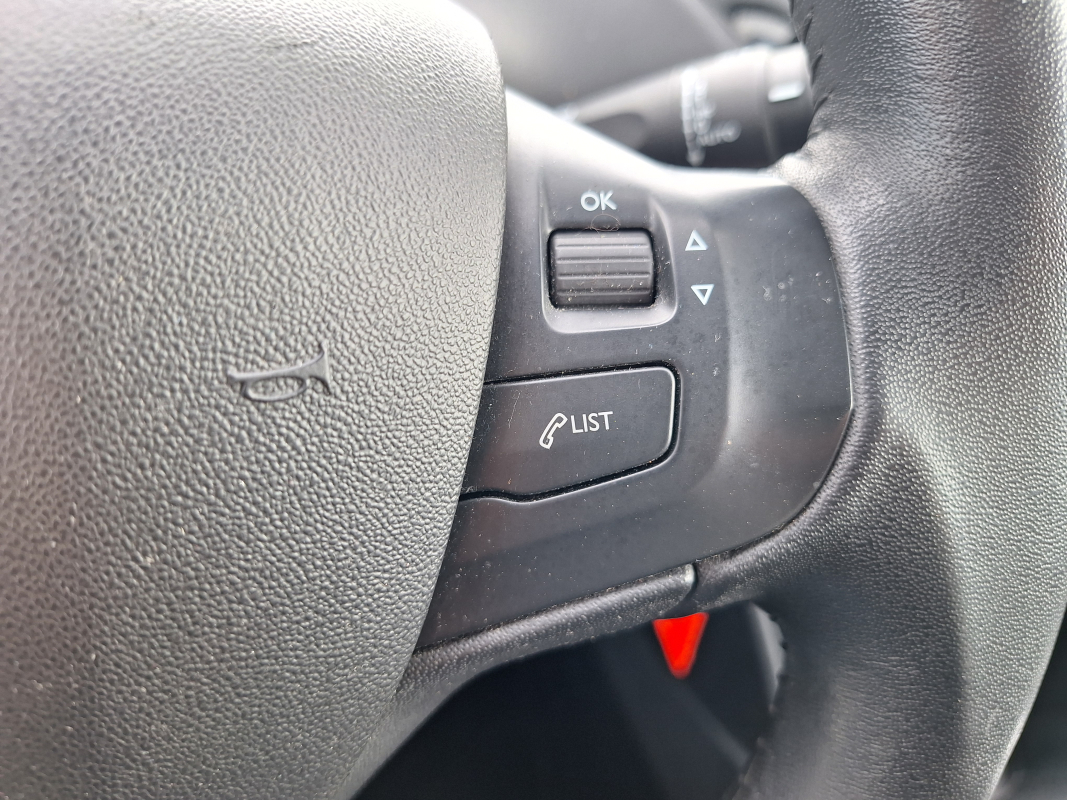 Peugeot 208 — 32