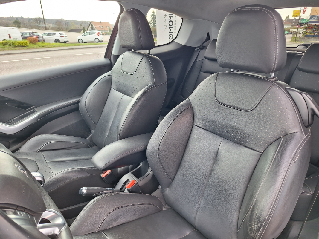 Peugeot 208 — 10