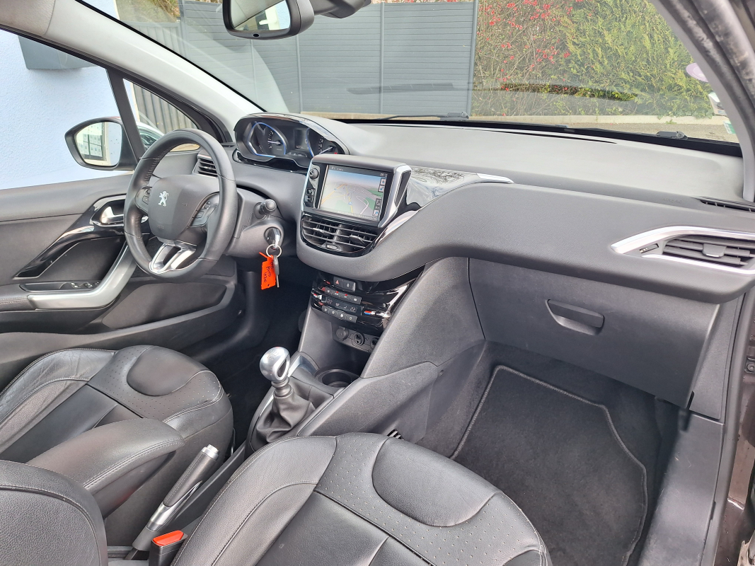 Peugeot 208 — 12