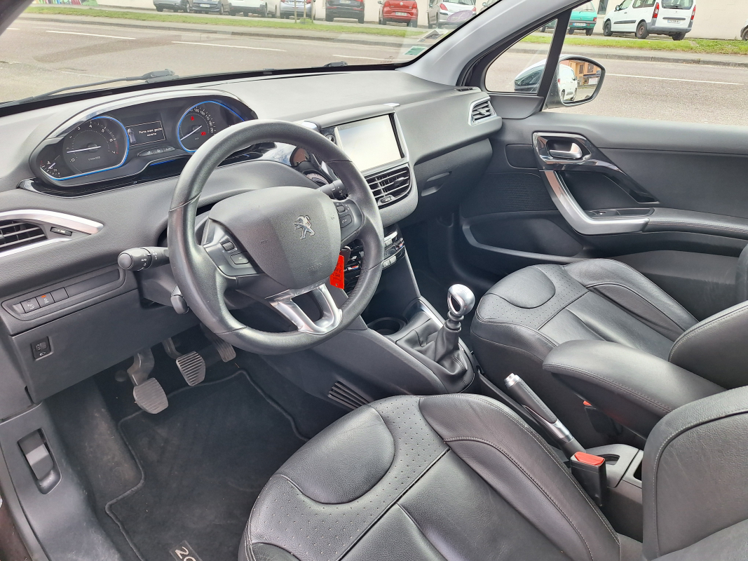 Peugeot 208 — 9