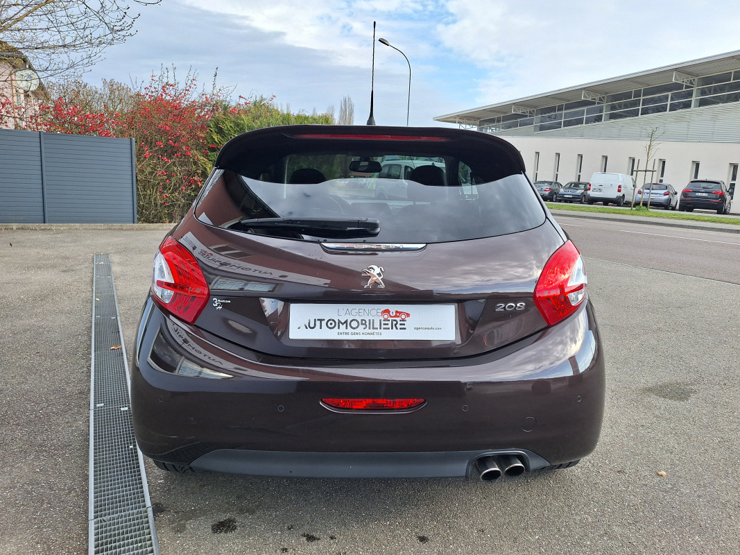 Peugeot 208 — 6