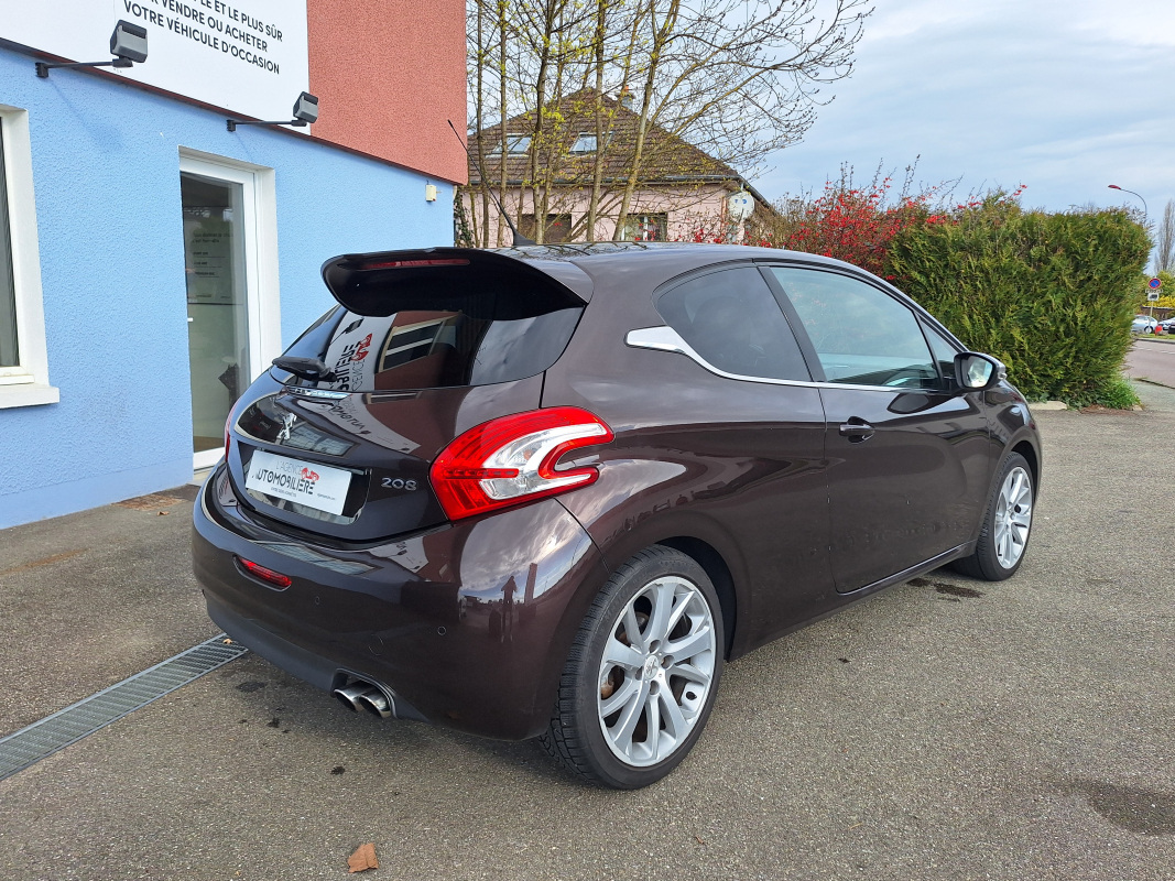 Peugeot 208 — 7