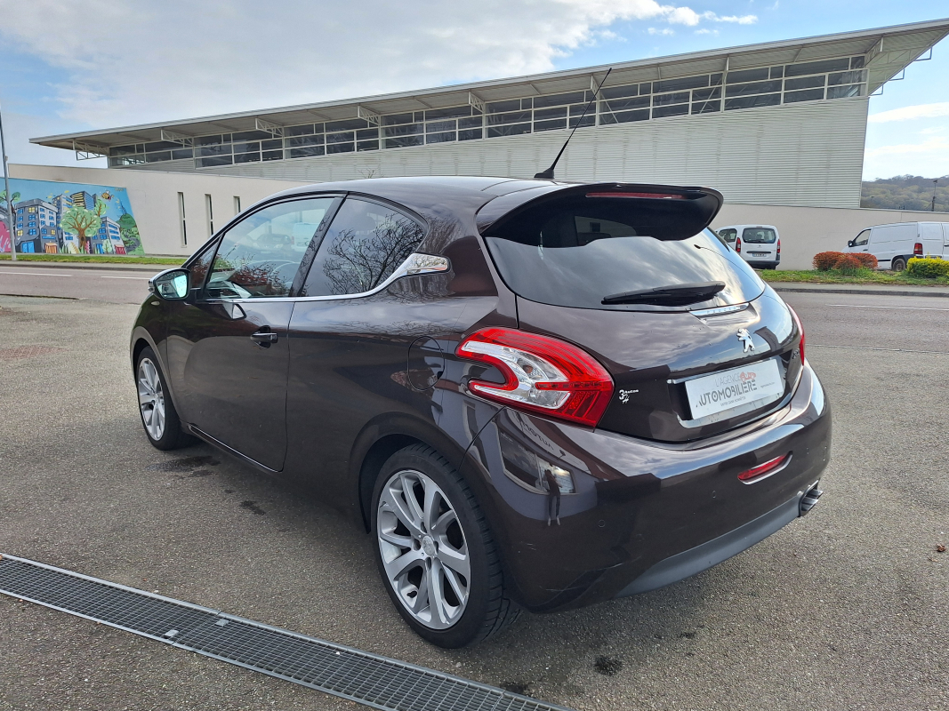 Peugeot 208 — 5