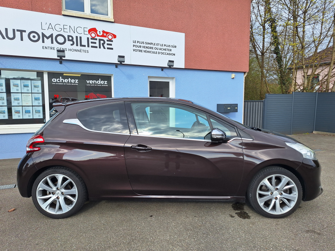 Peugeot 208 — 8