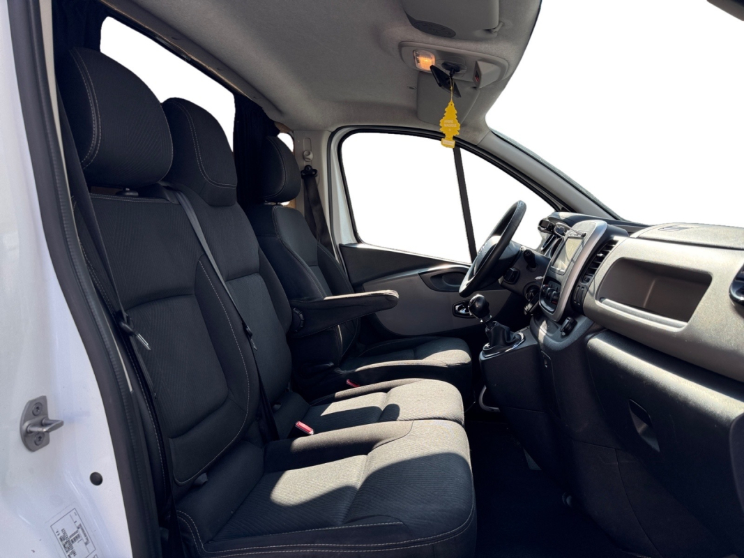 Nissan NV300 — 14