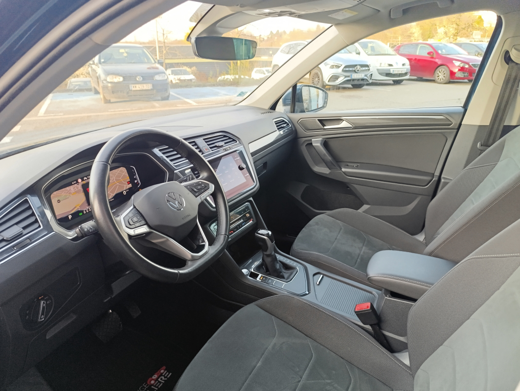 Volkswagen Tiguan — 23
