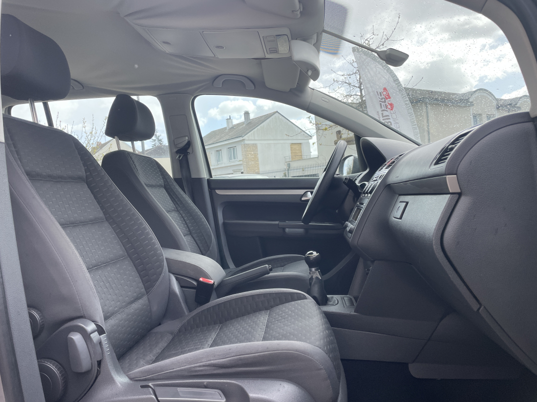 Volkswagen Touran — 14