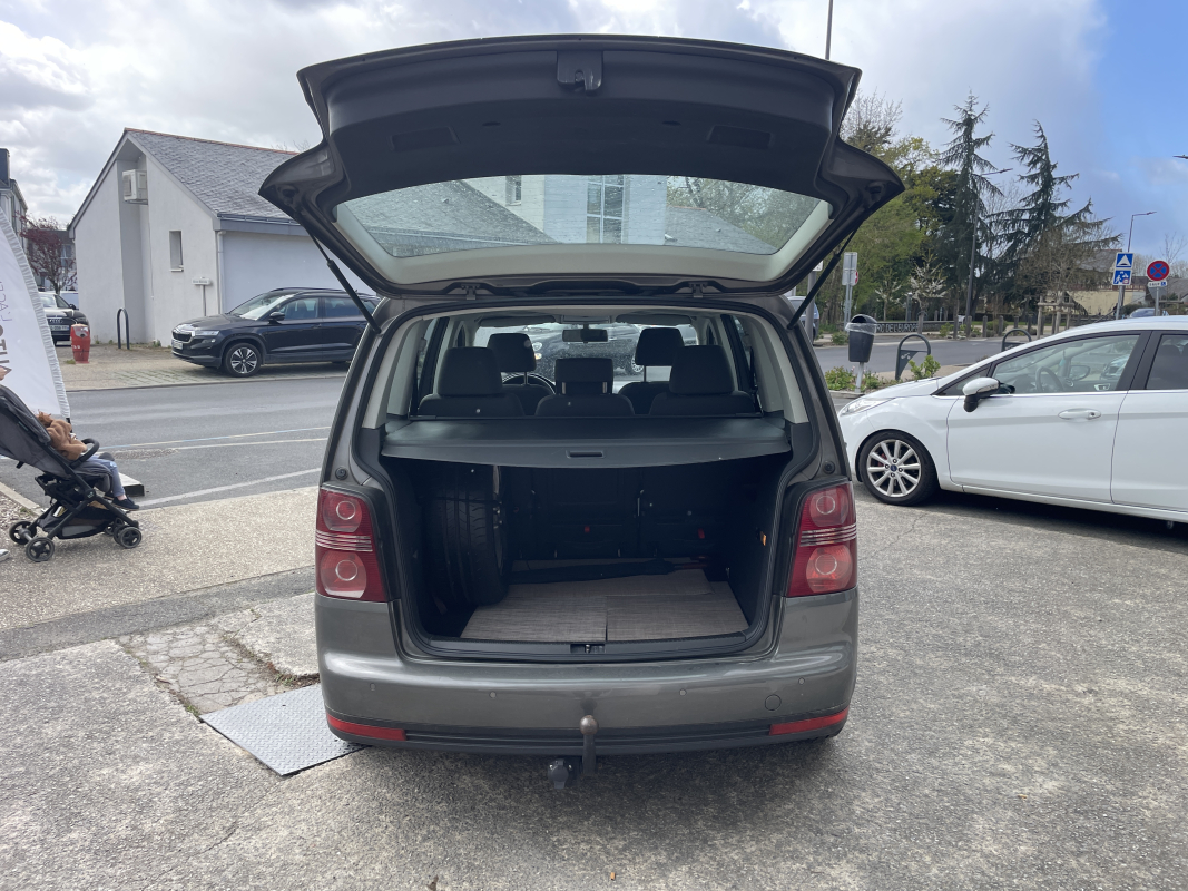 Volkswagen Touran — 9